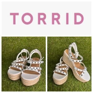 Torrid White Studded‎ Gladiator Platform Sandal 8WW NWOT